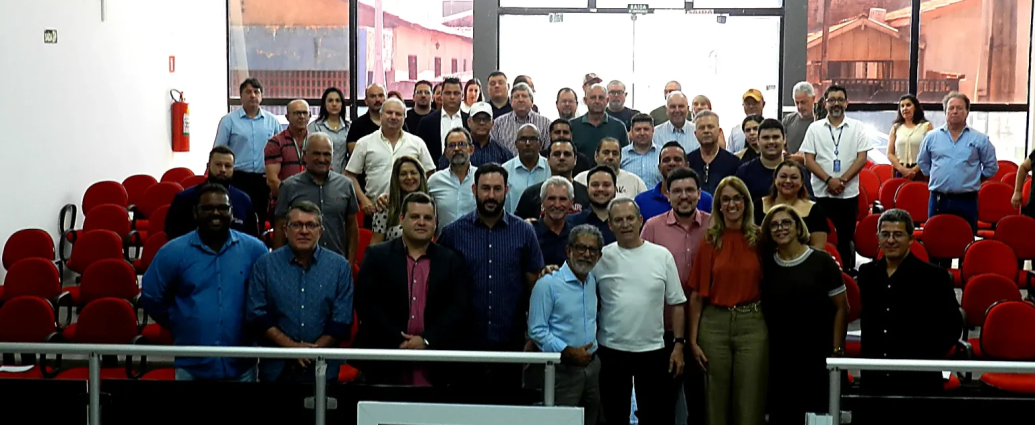 Encontro histórico impulsiona o desenvolvimento econômico em Castilho com foco em turismo, agroindústria e crédito para pequenas empresas, durante visita do secretário Jorge Lima.