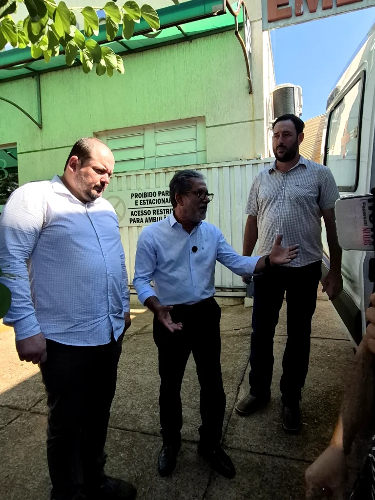 Cirurgias oftalmológicas em Castilho: 58 procedimentos mensais e 3 novos veículos reforçam a Saúde