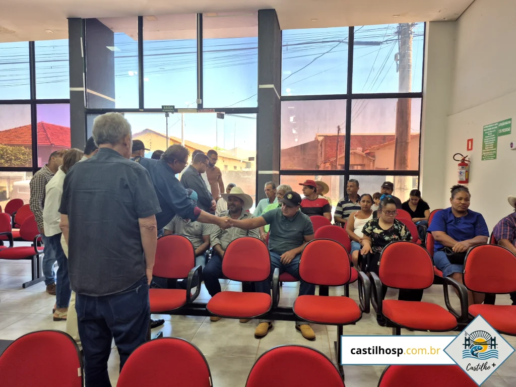 Moradores da reserva da Cafeeira em Castilho reivindicam água e trator na Câmara Moradores da reserva da Cafeeira em Castilho reivindicam água e trator na Câmara