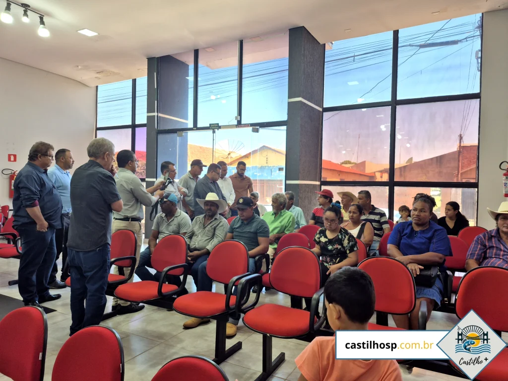 Moradores da reserva da Cafeeira em Castilho reivindicam água e trator na Câmara Moradores da reserva da Cafeeira em Castilho reivindicam água e trator na Câmara