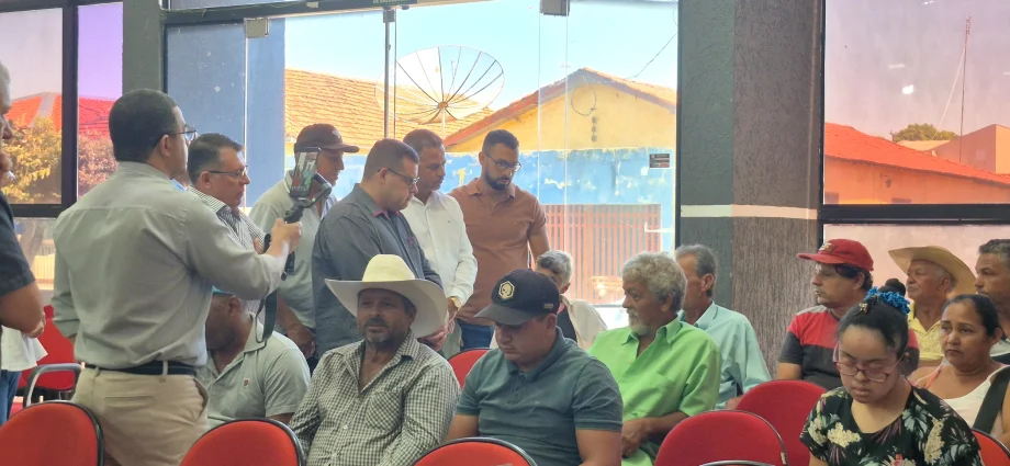 Moradores da reserva da Cafeeira em Castilho reivindicam água e trator na Câmara