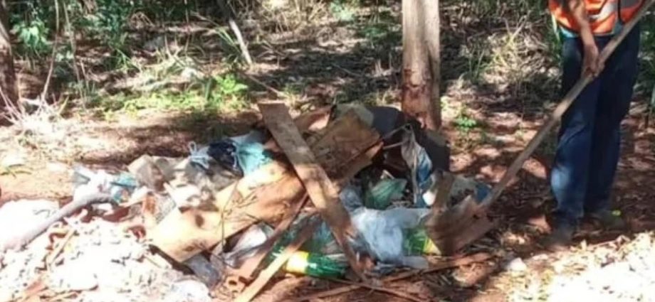 Equipe de limpeza luta contra descarte irregular em castilho (sp)