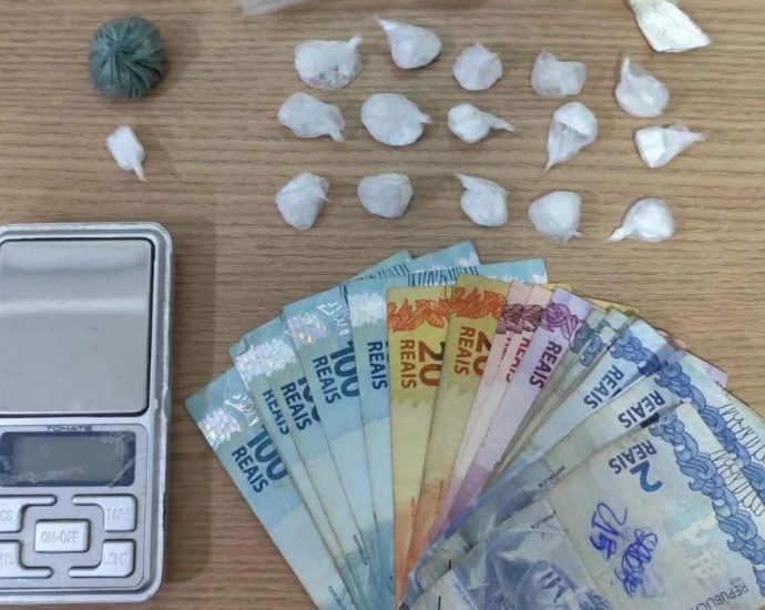 Homem detido com cocaína e dinheiro no gaspareli, andradina Homem detido com cocaína e dinheiro no gaspareli, andradina