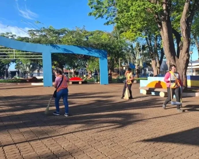 Turma do azulzinho: castilho brilha com limpeza e dedicação