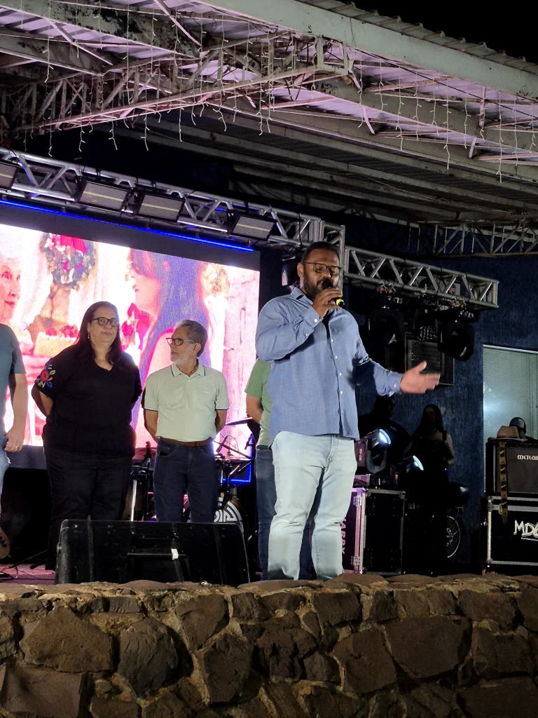 NATAL ACOLHEDOR DE CASTILHO SP 2025: 5ª EDIÇÃO ENCANTA MORADORES COM ACENDIMENTO DAS LUZES