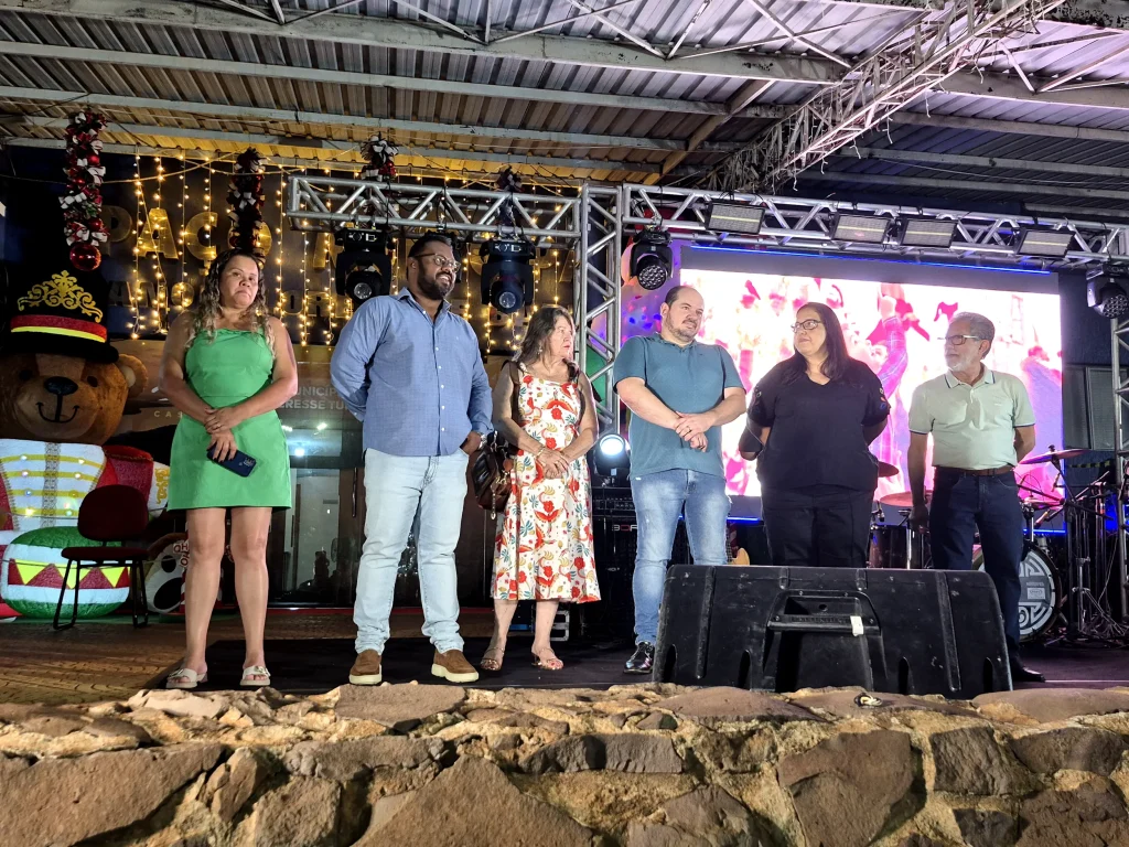 NATAL ACOLHEDOR DE CASTILHO SP 2025: 5ª EDIÇÃO ENCANTA MORADORES COM ACENDIMENTO DAS LUZES