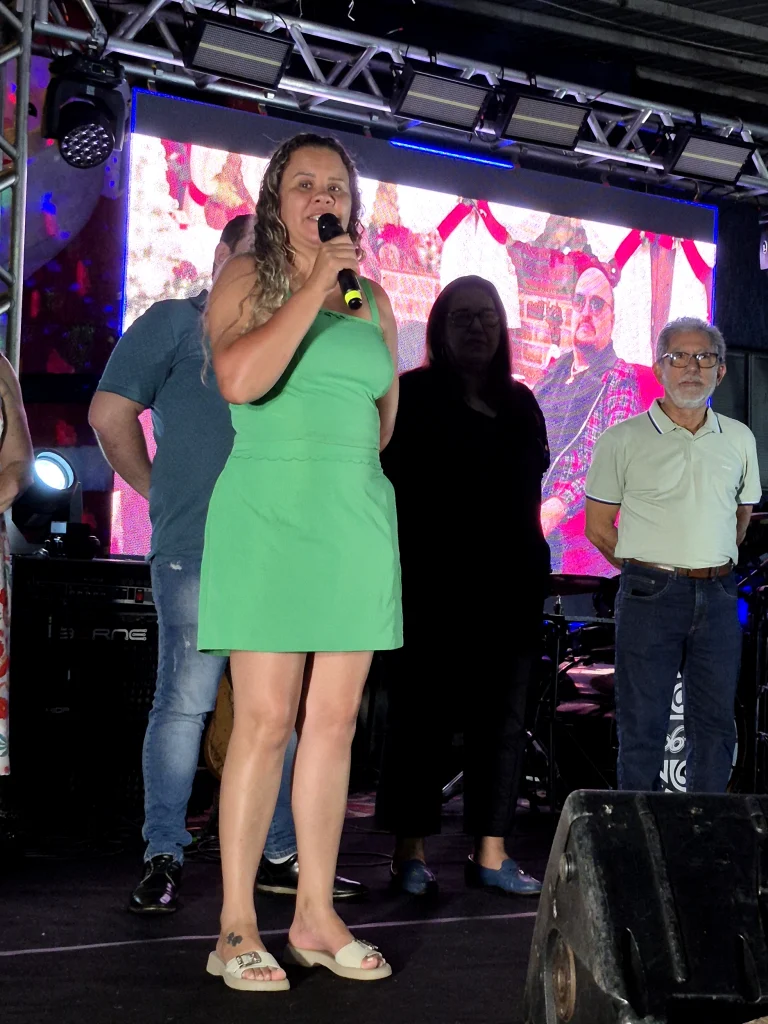 NATAL ACOLHEDOR DE CASTILHO SP 2025: 5ª EDIÇÃO ENCANTA MORADORES COM ACENDIMENTO DAS LUZES
