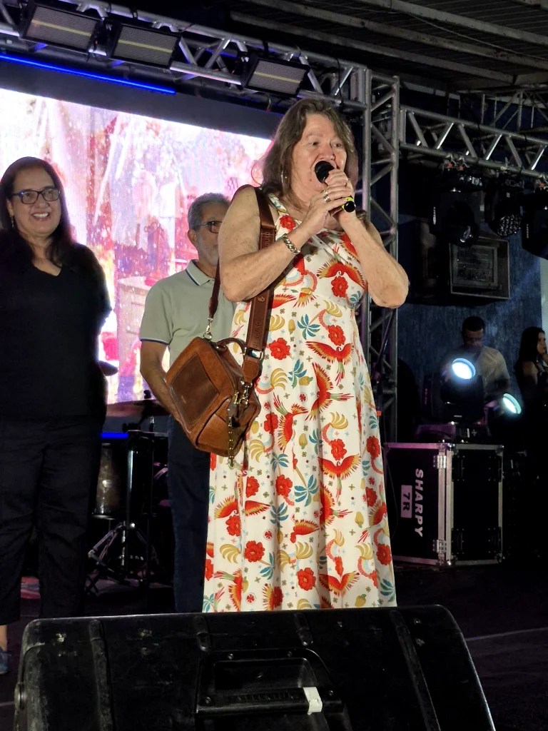 NATAL ACOLHEDOR DE CASTILHO SP 2025: 5ª EDIÇÃO ENCANTA MORADORES COM ACENDIMENTO DAS LUZES