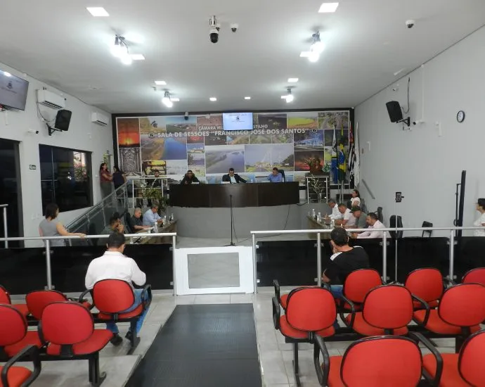 CÂMARA MUNICIPAL DE CASTILHO:  31 MINUTOS DE SESSÃO.