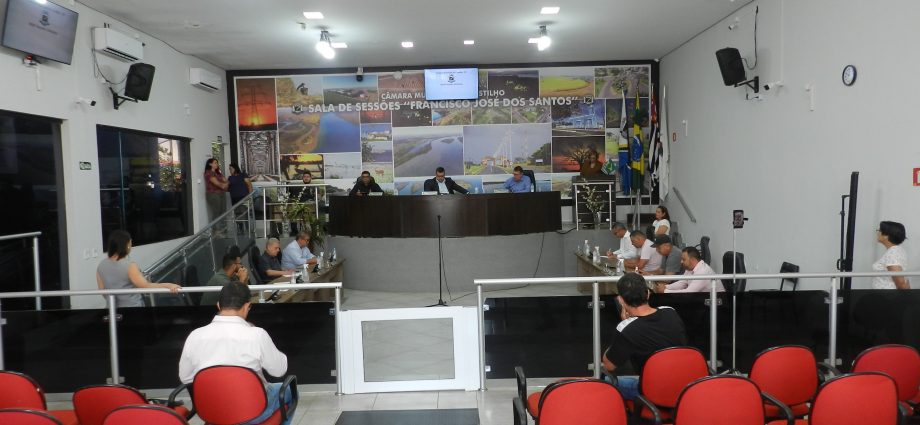 CÂMARA MUNICIPAL DE CASTILHO:  31 MINUTOS DE SESSÃO.