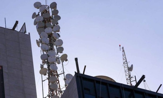 AT&T: LUCRO POR AÇÃO SUPERA EXPECTATIVAS NO 4º TRI AT&T: LUCRO POR AÇÃO SUPERA EXPECTATIVAS NO 4º TRI