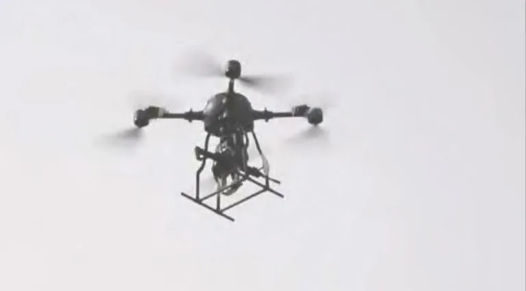 DRONE COM RIFLE: INOVAÇÃO NA TECNOLOGIA MILITAR