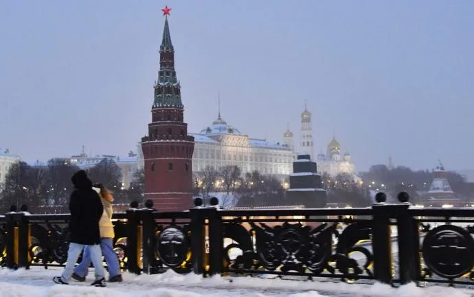 TRILATERAL RÚSSIA-EUA-UKRAINE: PERSPECTIVAS E DESAFIOS TRILATERAL RÚSSIA-EUA-UKRAINE: PERSPECTIVAS E DESAFIOS