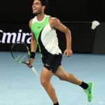 ALCARAZ DOMINA DE MINAUR E AVANÇA NO AUSTRALIAN OPEN