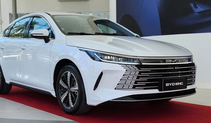 CRESCIMENTO DOS CARROS HÍBRIDOS E ELÉTRICOS EM 2025