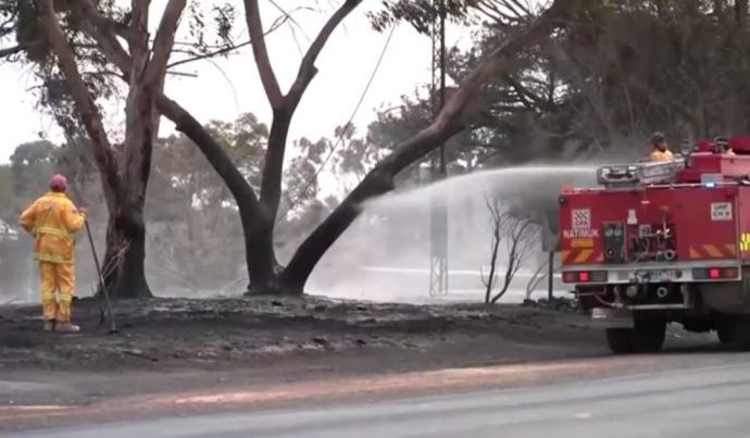 CALOR NA AUSTRÁLIA: IMPACTOS DOS INCÊNDIOS FLORESTAIS CALOR NA AUSTRÁLIA: IMPACTOS DOS INCÊNDIOS FLORESTAIS