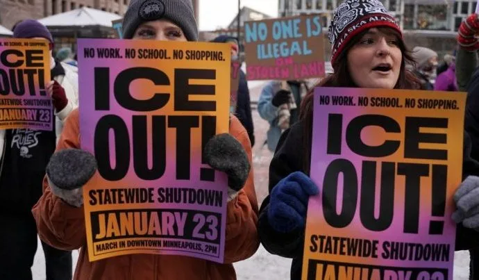 AGENTES DE IMIGRAÇÃO EM MINNEAPOLIS: AÇÕES E CONSEQUÊNCIAS