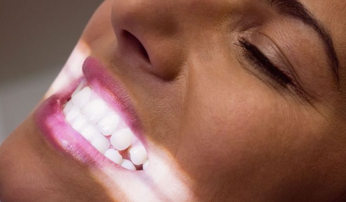 PROIBIÇÃO DE FITAS CLAREADORAS DENTAIS: ANVISA AGE