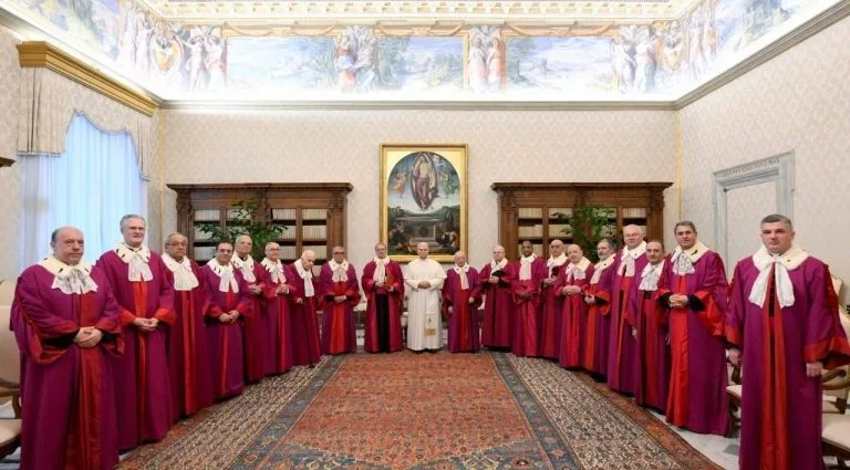 PAPA À ROTA ROMANA: DEFENDER A VERDADE E CARIDADE