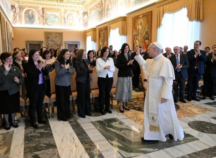 DIALOGAR DE FORMA AUTÊNTICA: O PAPEL DO PAPA