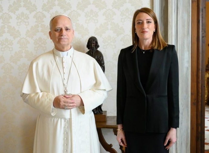 PAPA RECEBE PRESIDENTE DO PARLAMENTO EUROPEU