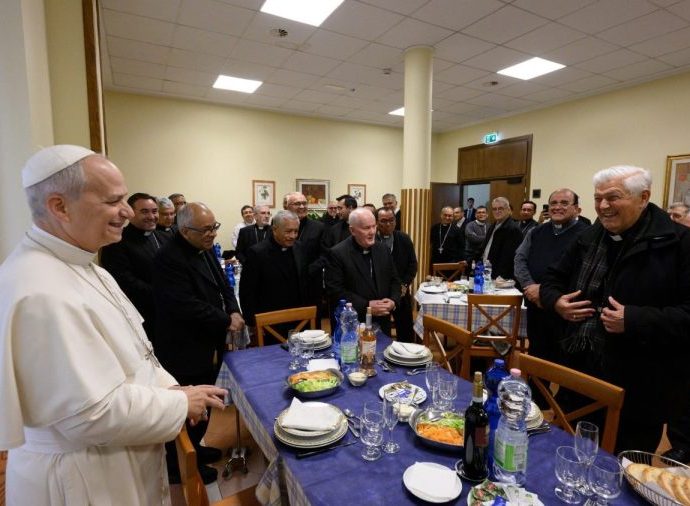 PAPA: ALMOÇO SURPRESA COM BISPOS DO PERU EM ROMA