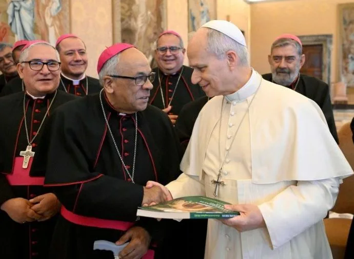 COMUNHÃO VIVA: PAPA ENCONTROU BISPOS DO PERU