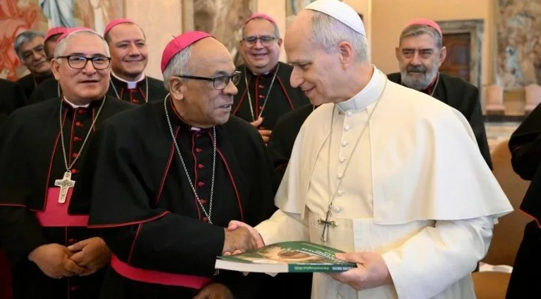COMUNHÃO VIVA: PAPA ENCONTROU BISPOS DO PERU
