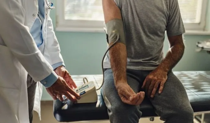 HIPERTENSÃO: COMO CONTROLAR SEM MEDICAMENTOS HIPERTENSÃO: COMO CONTROLAR SEM MEDICAMENTOS
