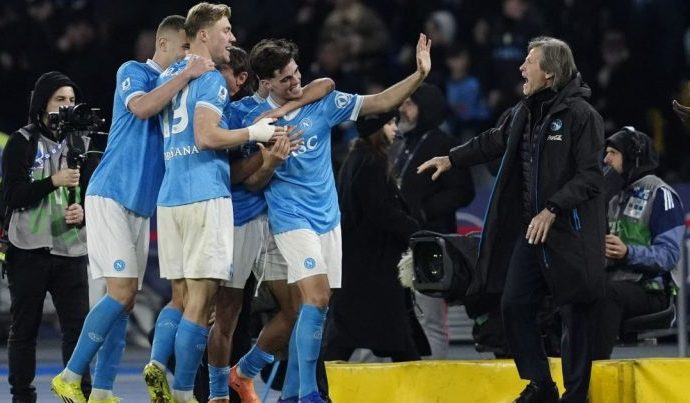 NAPOLI VENCE FIORENTINA, MAS PERDE DI LORENZO
