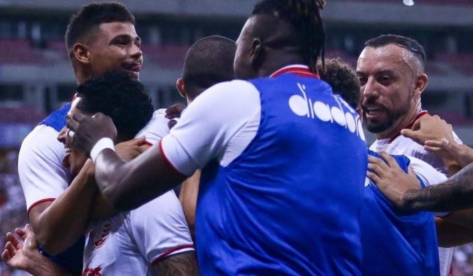 NÁUTICO Goleia Santa Cruz e Mantém 100% no Pernambucano NÁUTICO Goleia Santa Cruz e Mantém 100% no Pernambucano