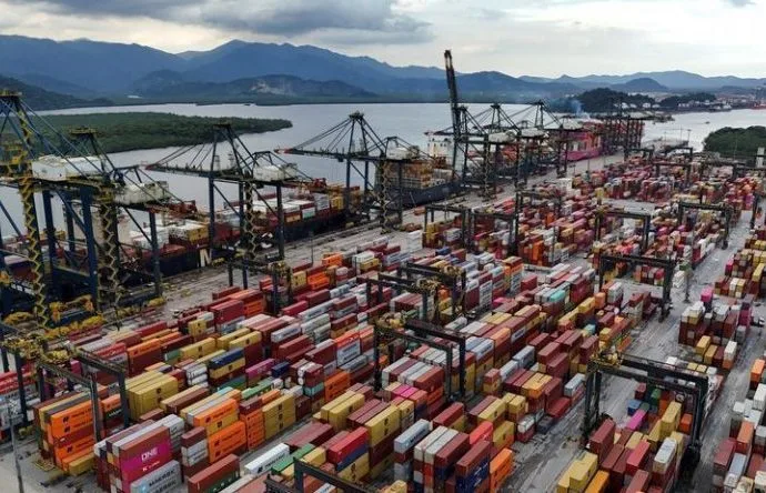 LEILÃO EM SANTOS: PRESSÃO DA UE POR MUDANÇAS