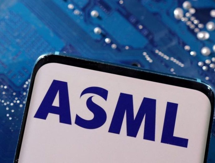 ASML SUPERA EXPECTATIVAS COM A DEMANDA POR CHIPS ASML SUPERA EXPECTATIVAS COM A DEMANDA POR CHIPS