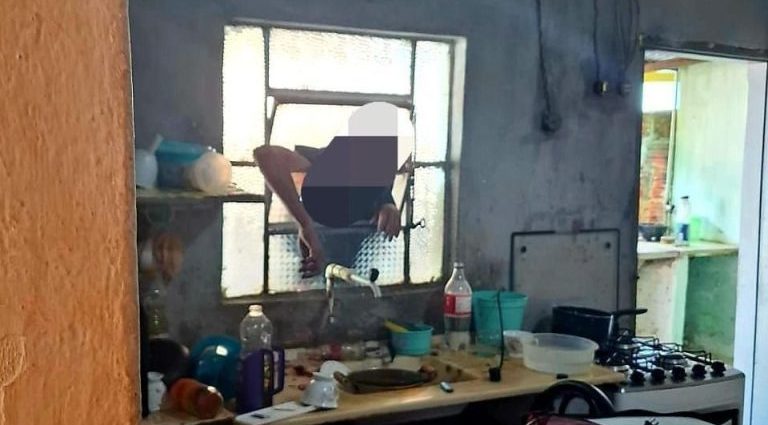 TRAGÉDIA EM MINAS GERAIS: HOMEM MORRE EM VITRÔ TRAGÉDIA EM MINAS GERAIS: HOMEM MORRE EM VITRÔ