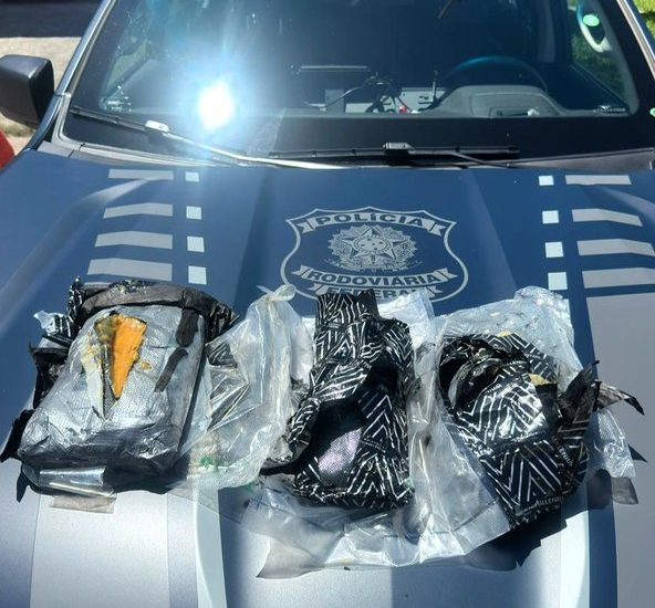 SUPERMACONHA: PRF APREENDE DROGA EM BIGUAÇU SUPERMACONHA: PRF APREENDE DROGA EM BIGUAÇU