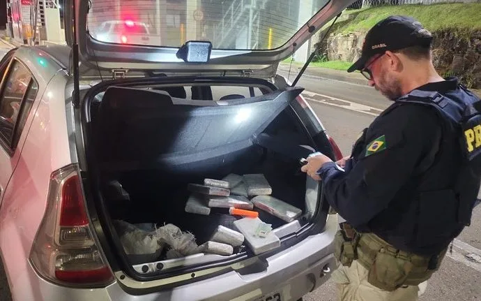 Polícia Rodoviária Federal apreende 10 quilos de pasta base de cocaína em operação em Paverama