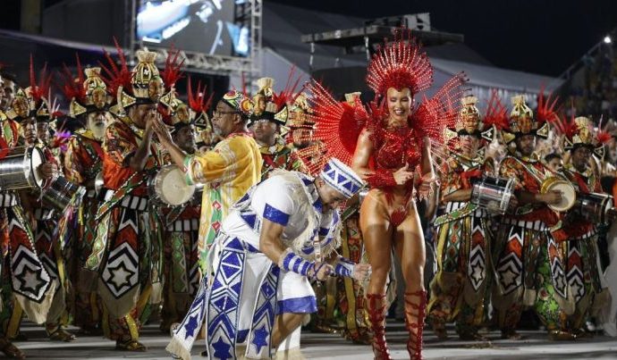 CARNAVAL 2026: ÚLTIMA NOITE DE DESFILES NA SAPUCAÍ