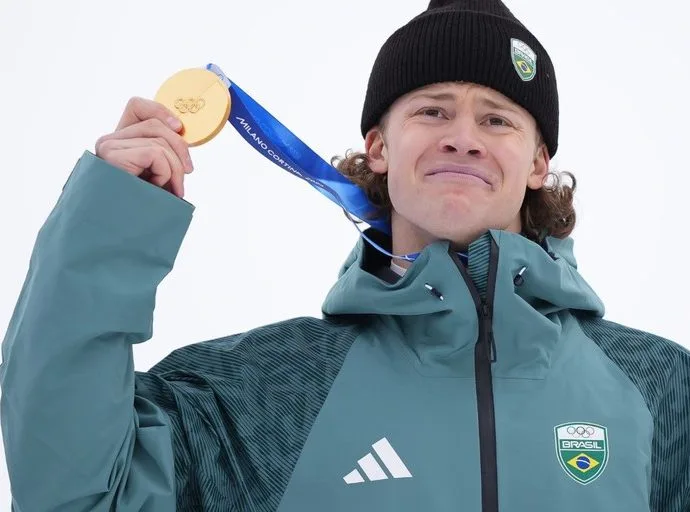 LUCAS PINHEIRO CONQUISTA O OURO NAS OLIMPÍADAS DE INVERNO LUCAS PINHEIRO CONQUISTA O OURO NAS OLIMPÍADAS DE INVERNO