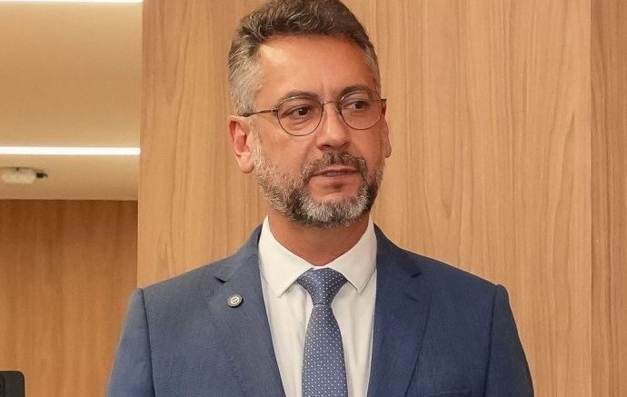 GESTÃO CLÉCIO NO AMAPÁ: AVALIAÇÃO E IMPACTOS GESTÃO CLÉCIO NO AMAPÁ: AVALIAÇÃO E IMPACTOS