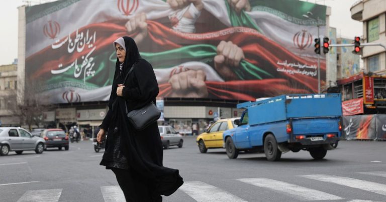 COMO FUNCIONA O SISTEMA DE PODER NO IRÃ?