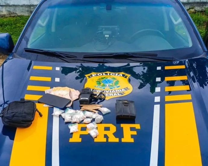 TRÁFICO DE DROGAS: PRF EFETUA PRISÕES NA BR-174 TRÁFICO DE DROGAS: PRF EFETUA PRISÕES NA BR-174