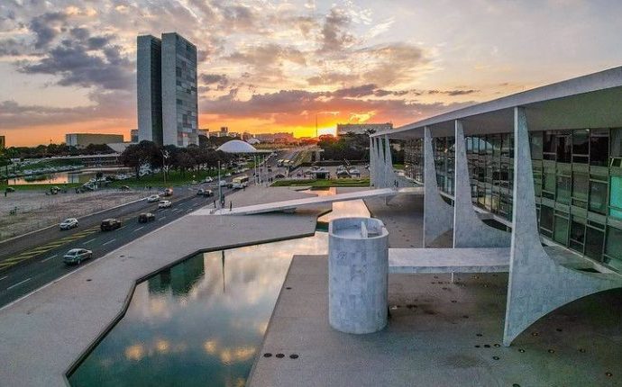 VALORES DA SOCIEDADE IMPACTAM INSTITUIÇÕES DEMOCRÁTICAS