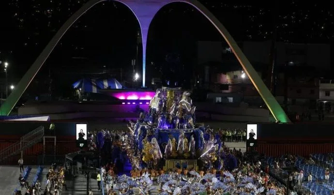 CARNAVAL: SHOW COM 600 DRONES NA SAPUCAÍ CARNAVAL: SHOW COM 600 DRONES NA SAPUCAÍ