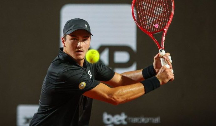 João Fonseca Reflete sobre Eliminação no Rio Open e Oportunidades Perdidas