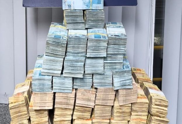 PRF Apreende R$ 2 Milhões em Dinheiro Vivo na BR-101