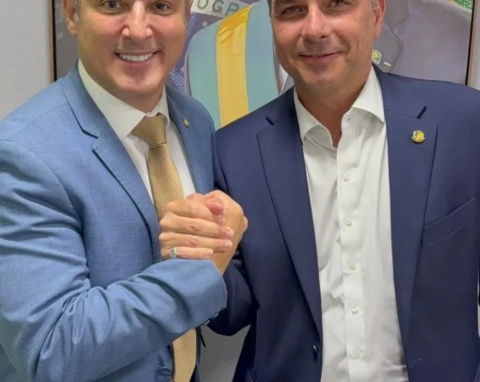 Flávio Bolsonaro Chega ao Rio Grande do Sul para Lançamento da Pré-Campanha de Luciano Zucco
