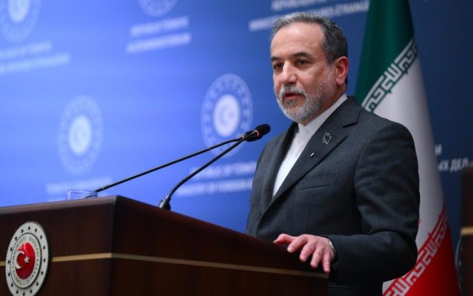 URÂNIO ENRIQUECIDO: IRÃ DESAFIA EUA EM POLÍTICA NUCLEAR