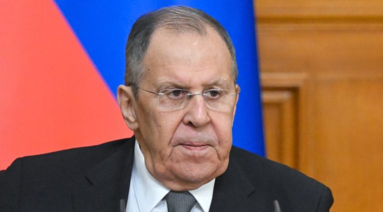 ALLEGATIONS OF EPSTEIN-RUSSIA TIES: UM ESCÂNDALO POLÍTICO ALLEGATIONS OF EPSTEIN-RUSSIA TIES: UM ESCÂNDALO POLÍTICO