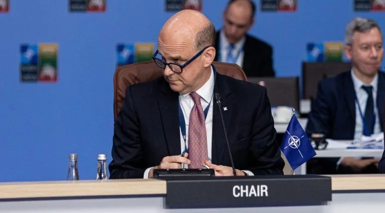 ROMP SCANDAL: O IMPACTO NA NATO E NO REINO UNIDO