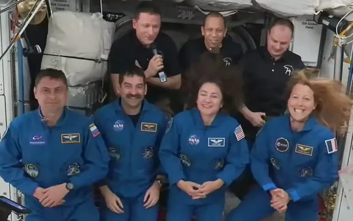 DRAGÃO DA SPACEX: MISSÃO INTERNACIONAL NO ESPAÇO